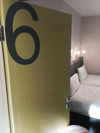 Отели типа «постель и завтрак» Dan Linehans Bar and B&B Килларни Трехместный номер с собственной ванной комнатой-2