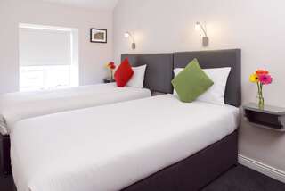 Отели типа «постель и завтрак» Dan Linehans Bar and B&B Килларни Двухместный номер с 2 отдельными кроватями и ванной комнатой-1